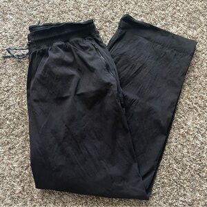 Athleta Cropped Trekkie Pants